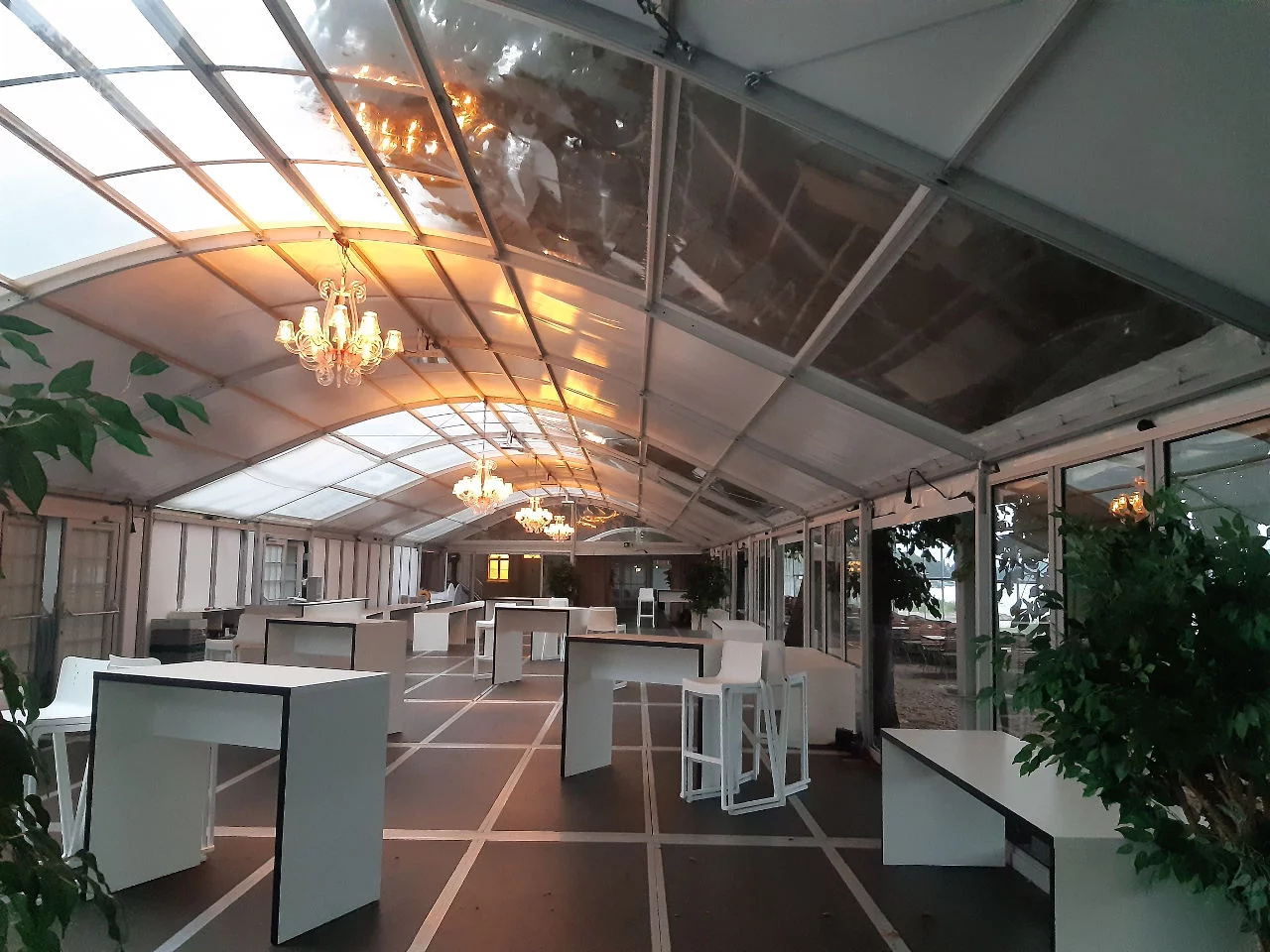Funktion One mieten für Partys, Clubs &amp; Festivals