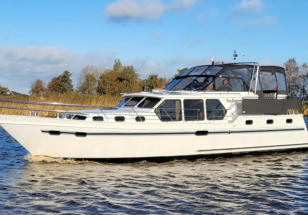 Mit Boot Mieten dem Alltag entfliehen und das Meer genießen