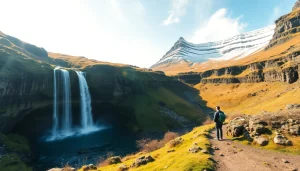 Erleben Sie eine unvergessliche Reise nach Island mit herrlichen Wasserfällen und majestätischen Bergen in der Kulisse.